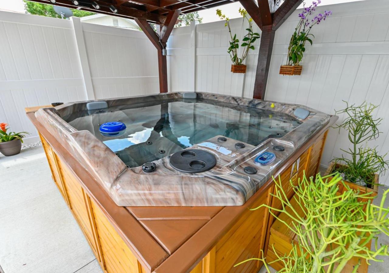 Paradise In Brandon With Luxurious 6 Person Spa Екстер'єр фото